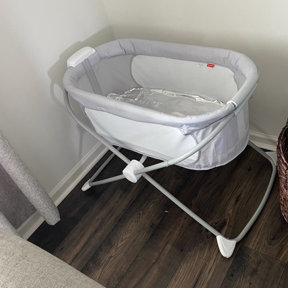 Fisher-Price Bassinet (like brand new!)